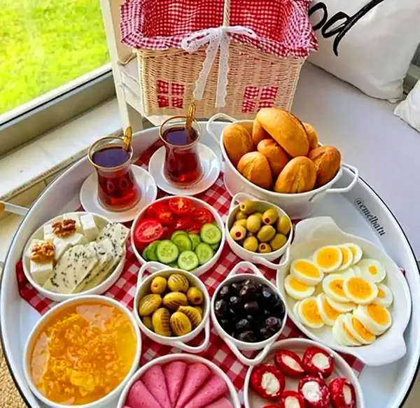 عکس از میز صبحانه ایرانی