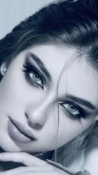 عکس چهره سیاه قلم