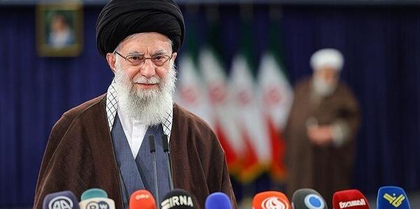عکس رهبر انقلاب در حال رای دادن