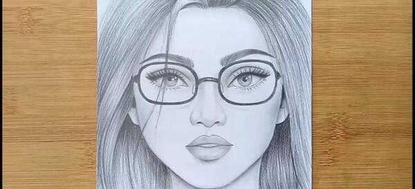 عکس نقاشی دختر عینکی ساده