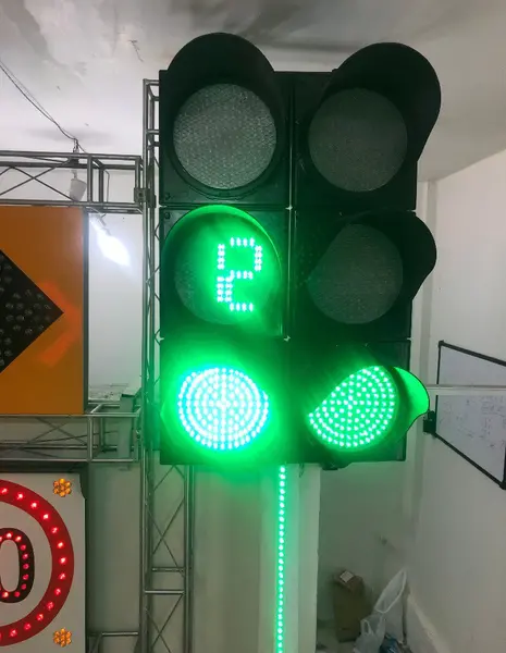 عکس چراغ راهنما و رانندگی