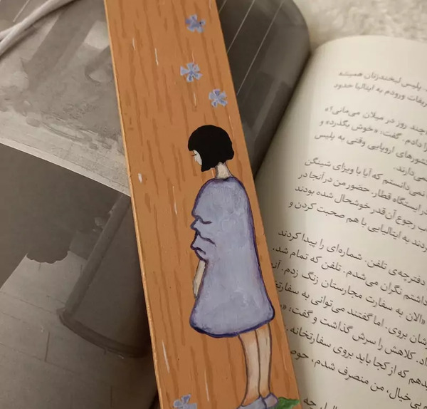 عکس نقاشی دختر لباس بنفش