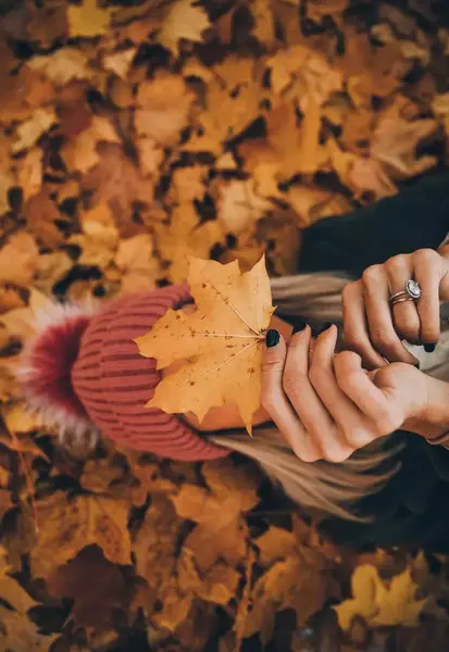 عکس دختر پاییزی فیک