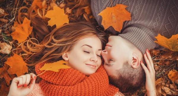 عکس پاییزی دونفره بدون چهره