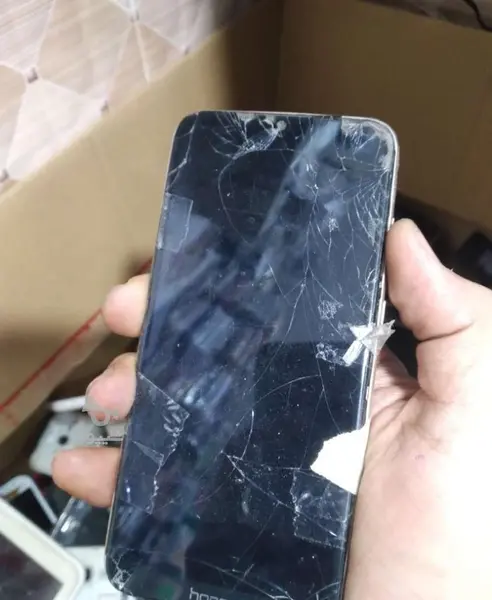 عکس گوشی شکسته a12