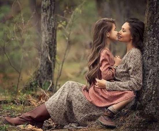 عکس مادر و دختر در بغل هم