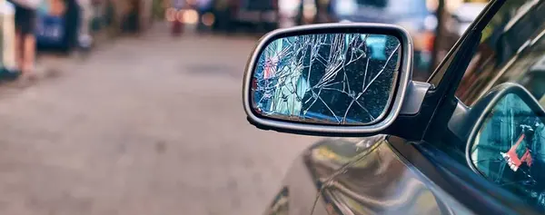 عکس با آینه بغل ماشین