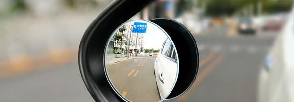 عکس از آینه بغل ماشین