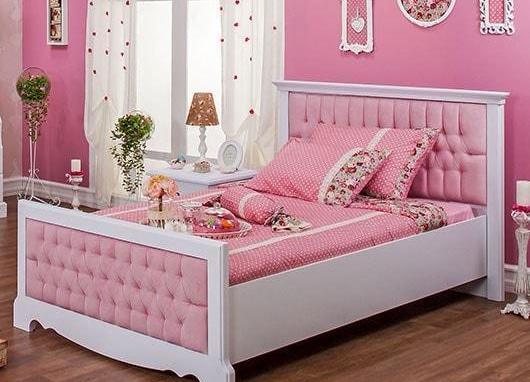 عکس یک تخت خواب