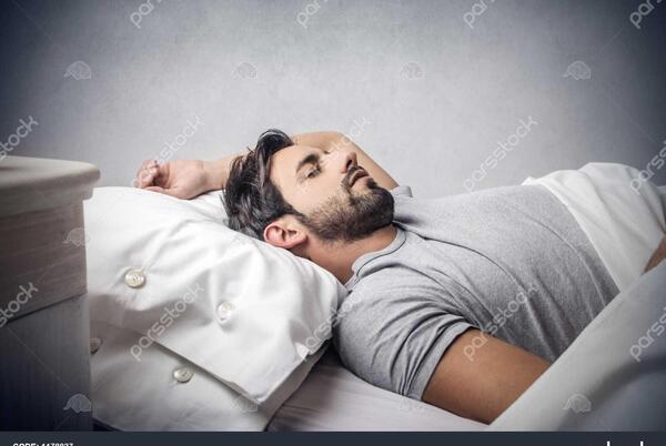 عکس مردی که به خواب همه میاد