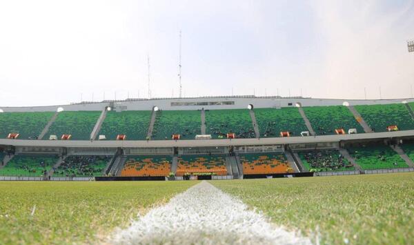 عکس ورزشگاه ازادی بازی استقلال و النصر