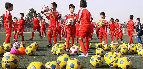 عکس ورزشگاه پاس همدان