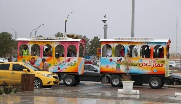 عکس قطار شادی شهربازی کرمان