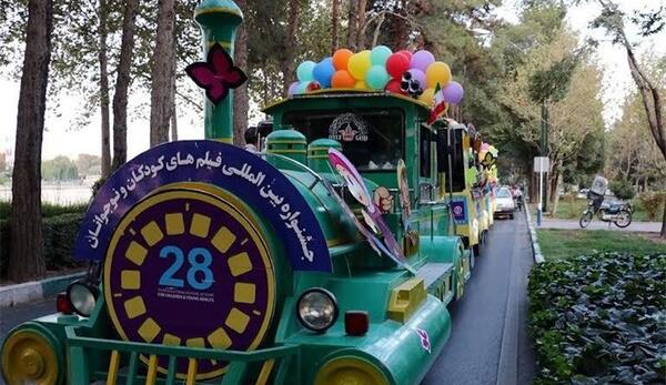 عکس قطار پارک شادی یزد