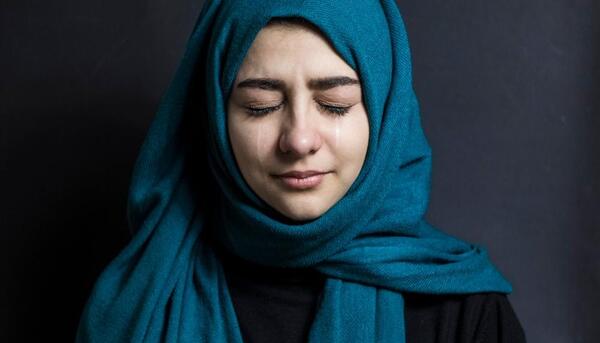 عکس دختر گریه میکنه