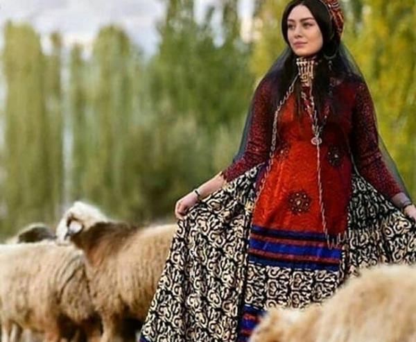 عکس دختر لباس لری