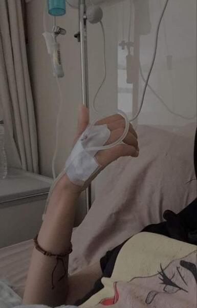 عکس دختر مریض بیمارستان