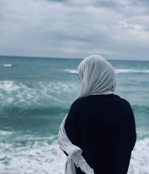 عکس دختر ناراحت با حجاب
