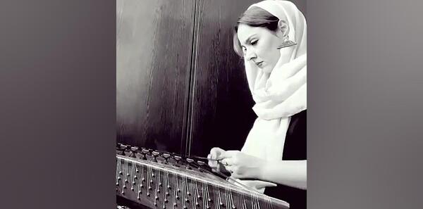 عکس هنری دختر با سنتور