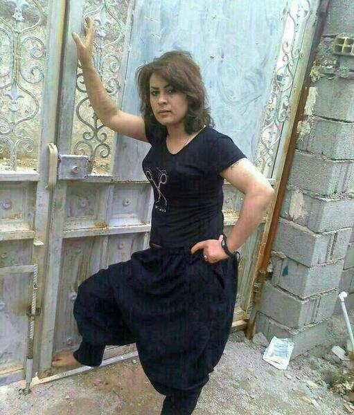 عکس دختر لاتی با چاقو
