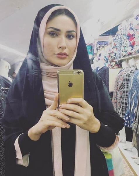 عکس سلفی دختر ایرانی در خانه