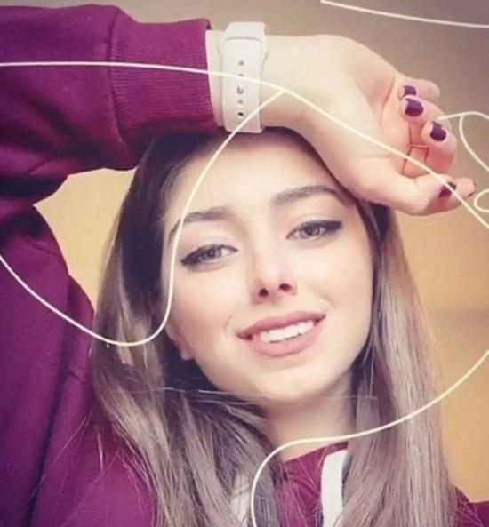 عکس سلفی دختر ایرانی در خانه