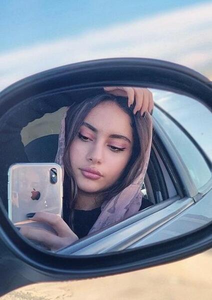 عکس دختر سلفی جلو آینه
