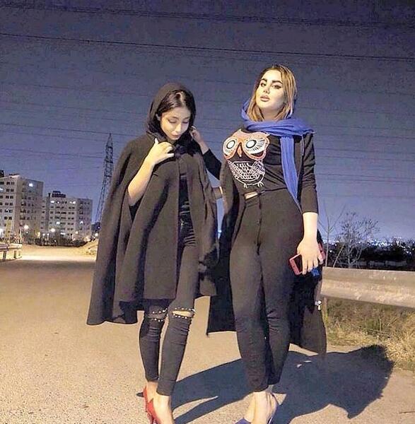 عکس سلفی دختر تو خونه