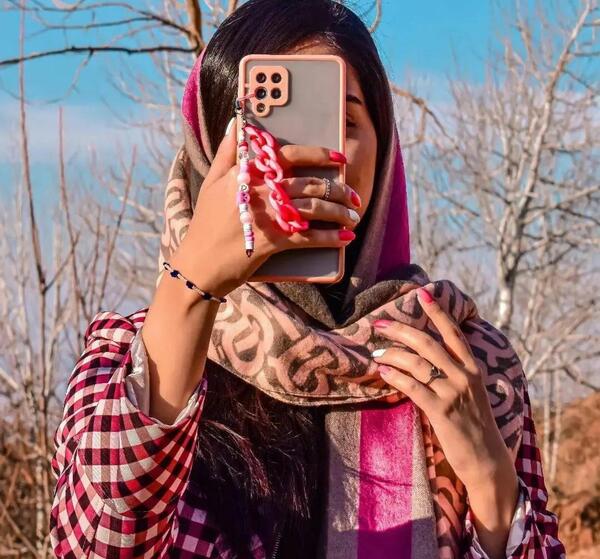 عکس سلفی دختر ساده