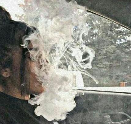 عکس دختر سیگاری لاتی