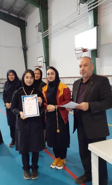 عکس خانم حسینی معلم