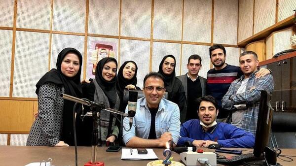 عکس خانم حسینی گوینده رادیو ورزش
