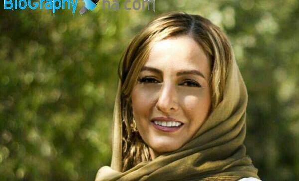 عکس خانم شیرزاد در ساختمان پزشکان
