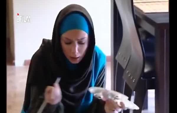 عکس خانم شیرزاد در ساختمان پزشکان