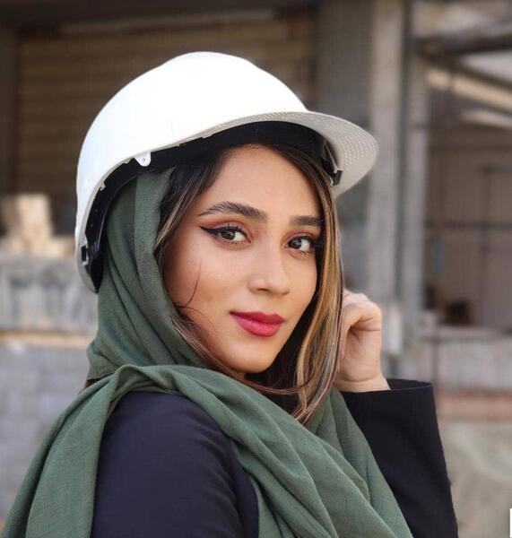 عکس خانم مهندس برای پروفایل