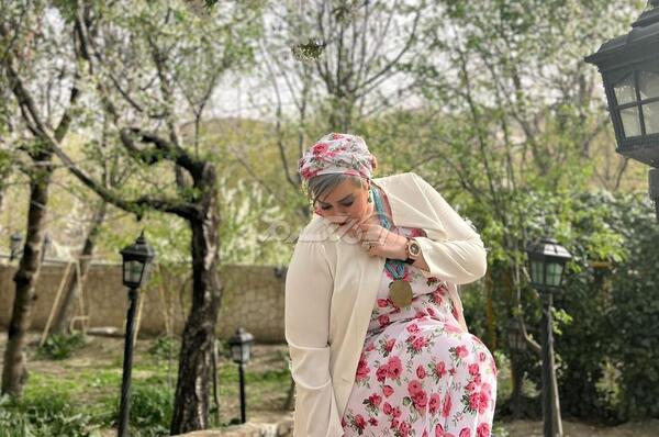 عکس خانم نظام دوست در ویلای کردان