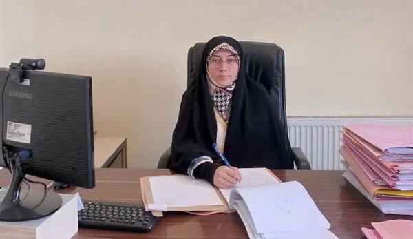 عکس خانم قاضی گزیده