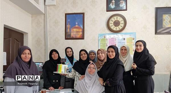 عکس خانم رضایی معلم