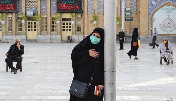 عکس خانم چادری در حرم امام حسین