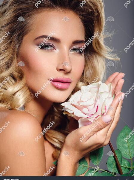 عکس یک خانم جذاب