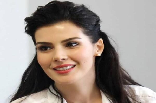 عکس دیلا خانم بازیگر ترکیه