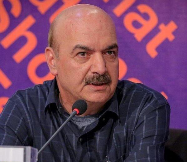 عکس آقای مجری کلاه قرمزی