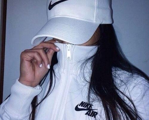 عکس با کلاه اسپرت