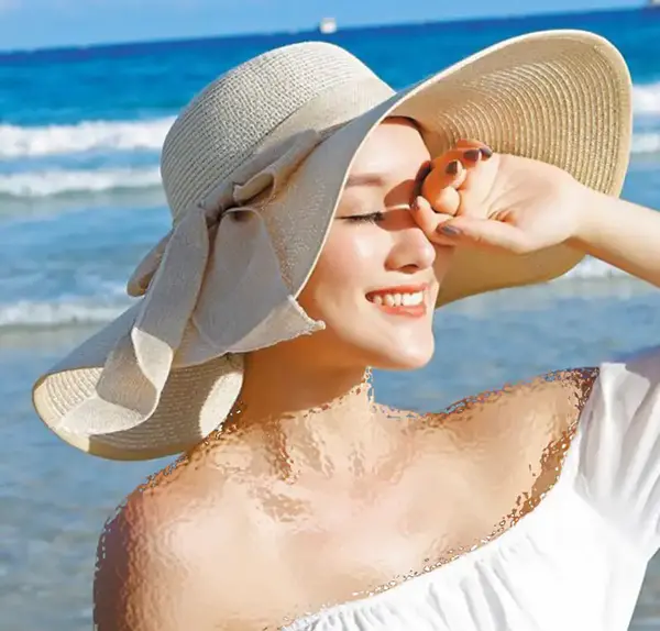 ژست عکس با کلاه ساحلی