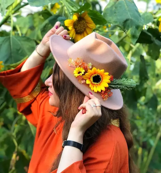 ژست عکس با کلاه ساحلی