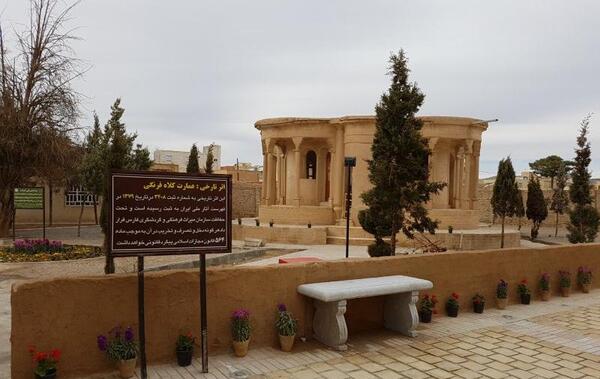 عکس عمارت کلاه فرنگی