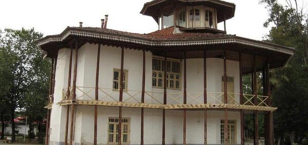 عکس عمارت کلاه فرنگی