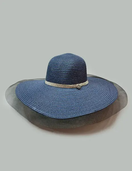 مدل عکس با کلاه ساحلی