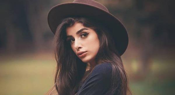 ژست عکس با کلاه شاپو