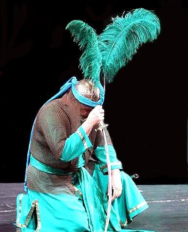 عکس پر کلاه خود تعزیه